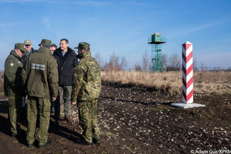 Huwniki. Tu znajduje się Placówka Strażnicy Granicznej i lądowisko dla helikopterów. Tu miał przylatywać marszałek Sejmu Marek Kuchciński. Tu w lutym był premier Morawiecki.