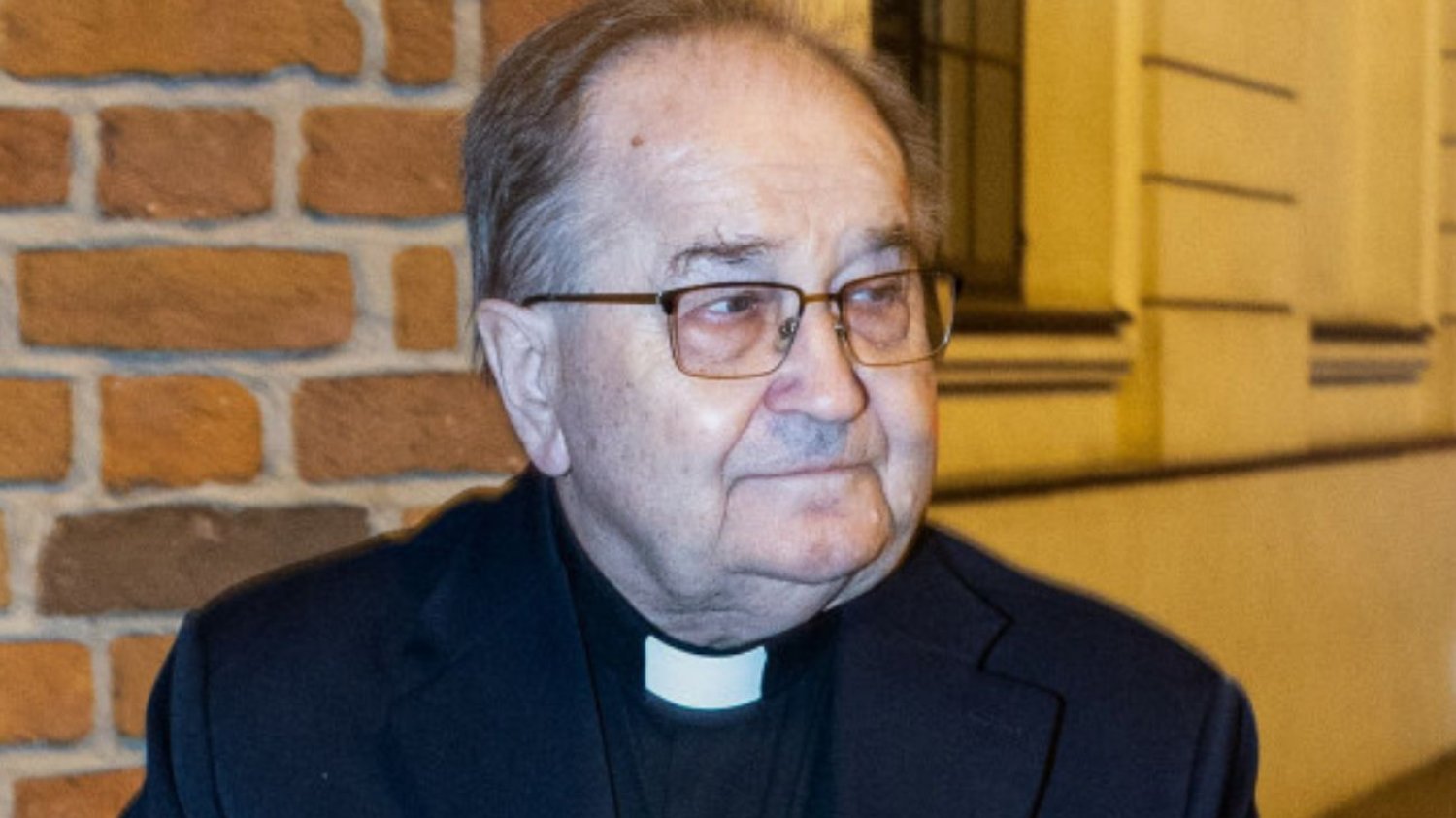 Monitorujące budki przed Muzeum "Pamięć i Tożsamość". Ojciec Rydzyk czegoś się obawia?