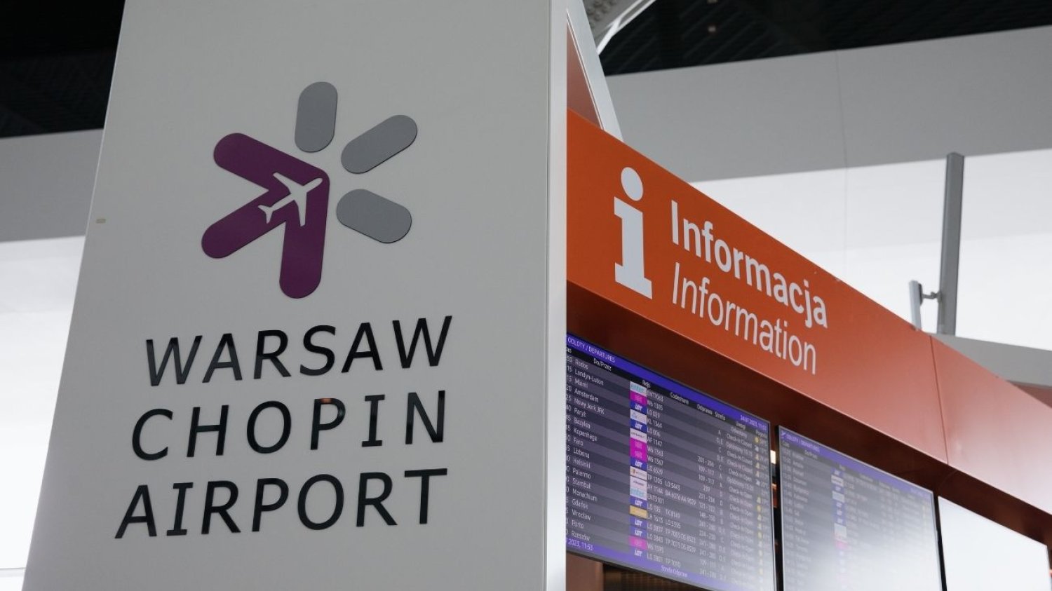 Zamknięto cztery lotniska w Polsce. Zamknięto cztery lotniska w Polsce.