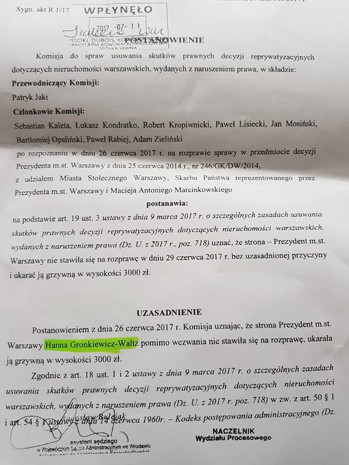 To zdjęcie postanowienia o ukaraniu prezydenta miasta stołecznego Warszawy przywoływane przez Patryka Jakiego.