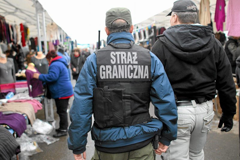 Pracownik straży granicznej jest oskarżony o nawoływanie do nienawiści i znieważenie imigrantów. Zdjęcie jest tylko ilustracją do tekstu.