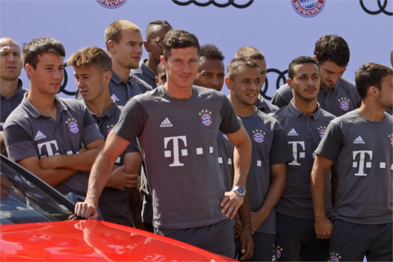 Robert Lewandowski będzie musiał zmienić służbowe auto.