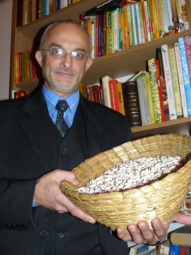 Zenon Szewczyk, który odnalazł ziarnia "fasoli niepodległości"