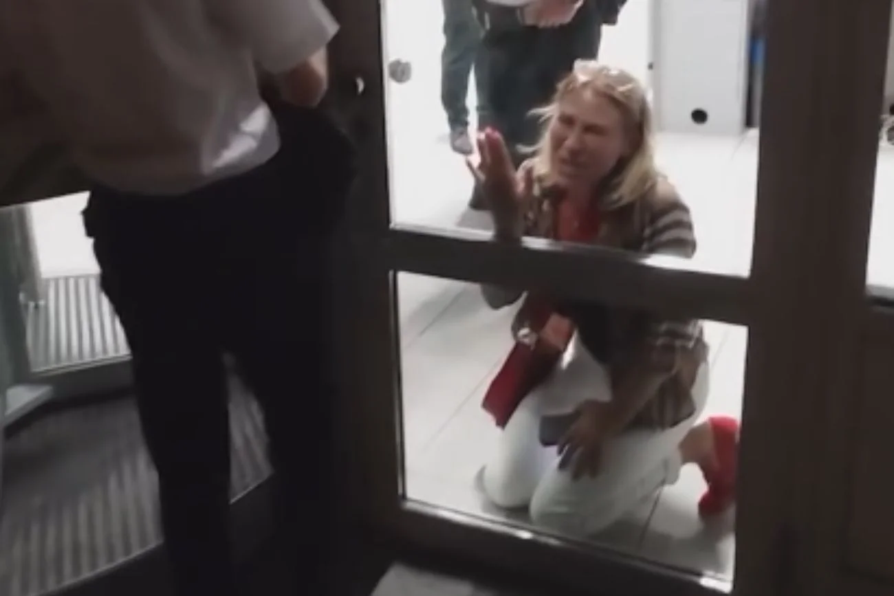 Pasażerka Ryanaira błagała o możliwość wejścia na pokład