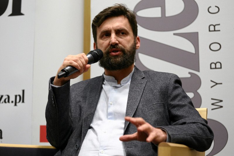 Nowy rzecznik prasowy stołecznego ratusza nie podoba się radnym PiS-u.