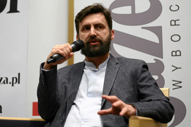 Nowy rzecznik prasowy stołecznego ratusza nie podoba się radnym PiS-u.