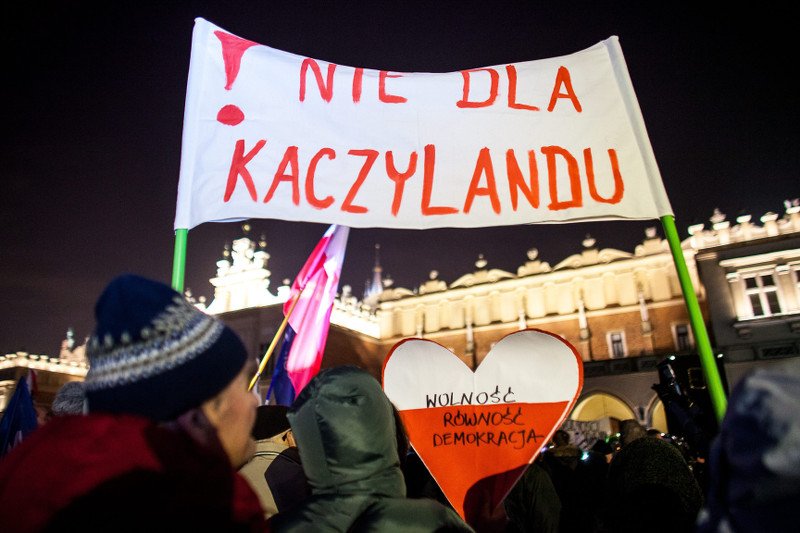 5 rzeczy, których nie powinni robić przeciwnicy PiS, jeśli chcą marzyć o wygraniu wyborów.