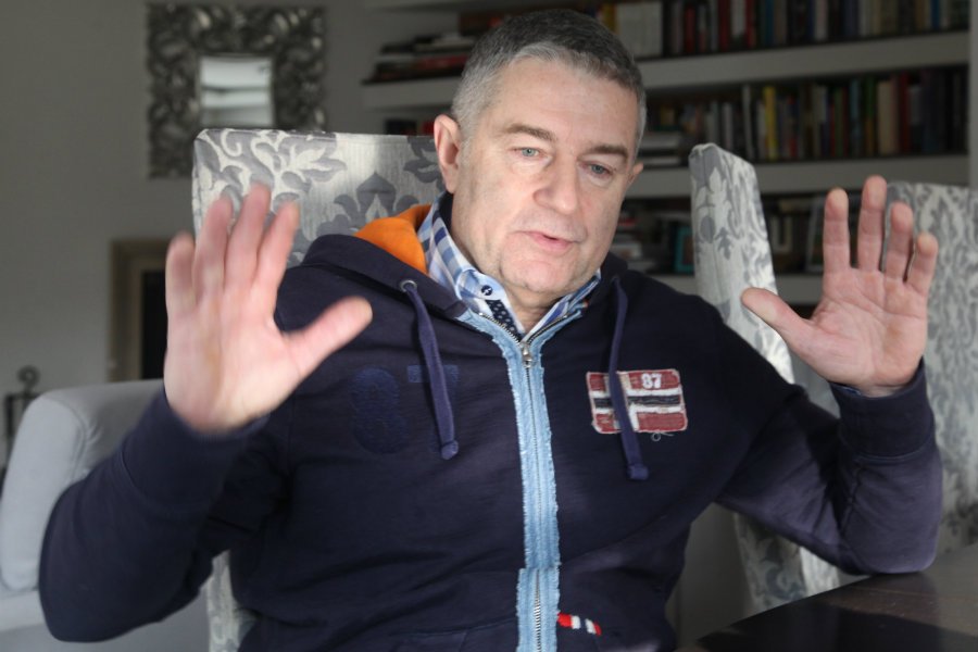 Władysław Frasyniuk po zatrzymaniu przez policję w swoim domu we Wrocławiu.