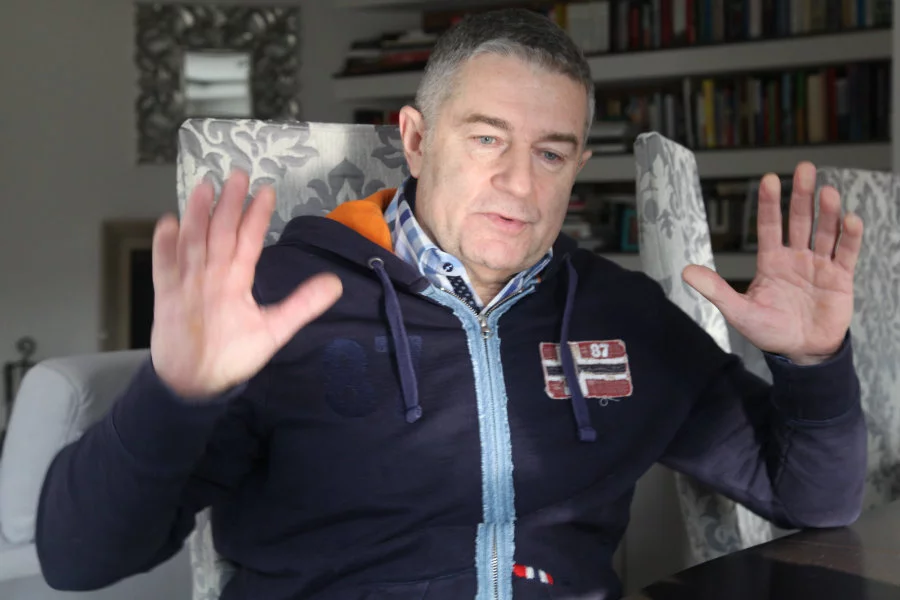 Władysław Frasyniuk po zatrzymaniu przez policję w swoim domu we Wrocławiu.