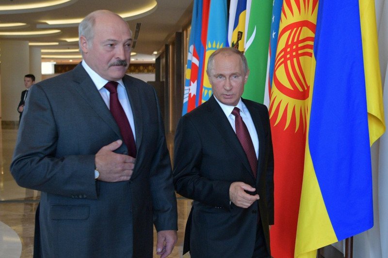 Białoruś przygotowuje się na stan wojenny. Łukaszenka: "Jesteśmy z Rosją"