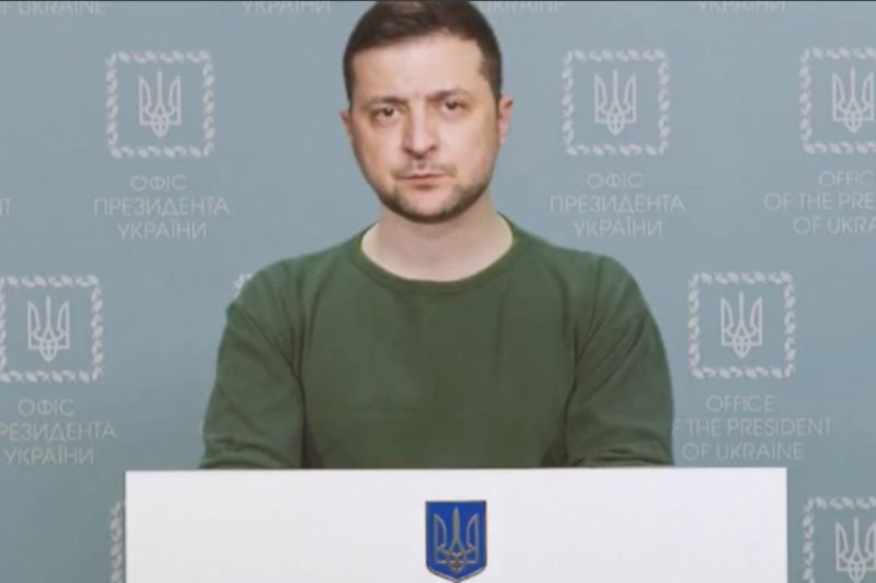 Rosyjscy hakerzy opublikowali sfabrykowane nagranie, na którym Wołodymyr Zełenski się poddaje.