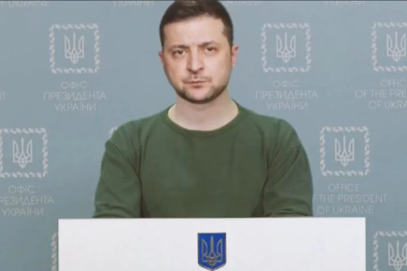 Rosyjscy hakerzy opublikowali sfabrykowane nagranie, na którym Wołodymyr Zełenski się poddaje.