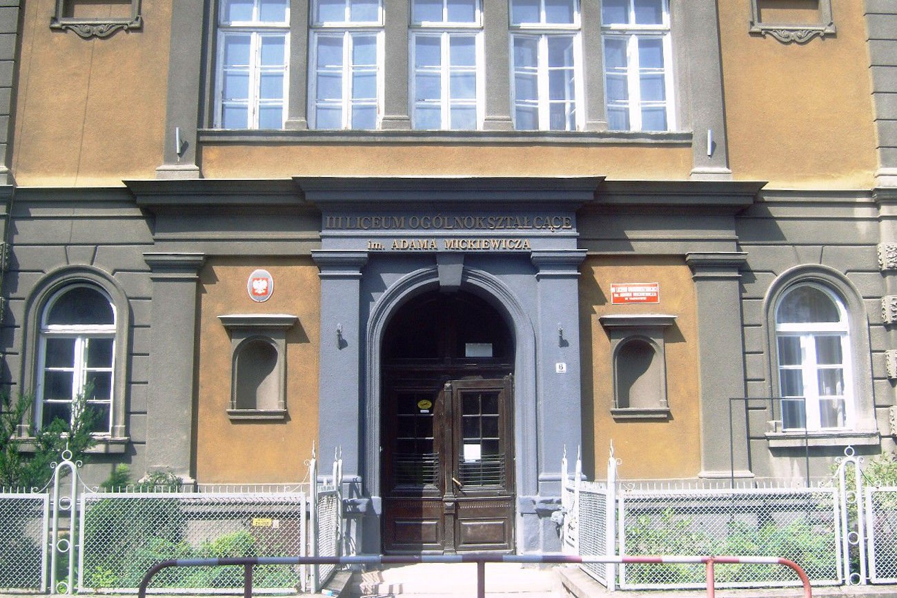 Dyrektor III LO w Tarnowie może zostać zawieszony. Chodzi o pomoc uczennicy.