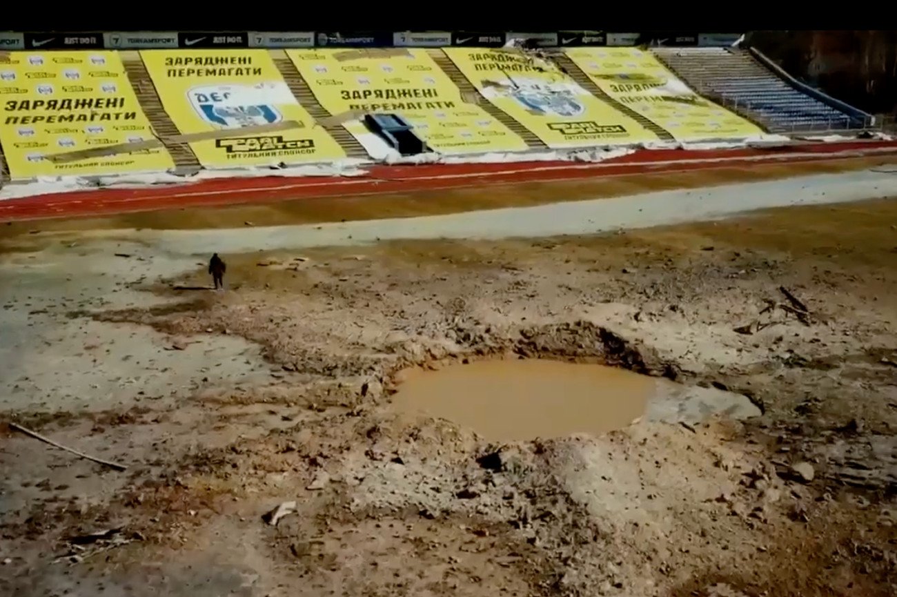 Stadion Desny Czernihów został zbombardowany przez Rosjan. Zniszczenia obiektu są ogromne...