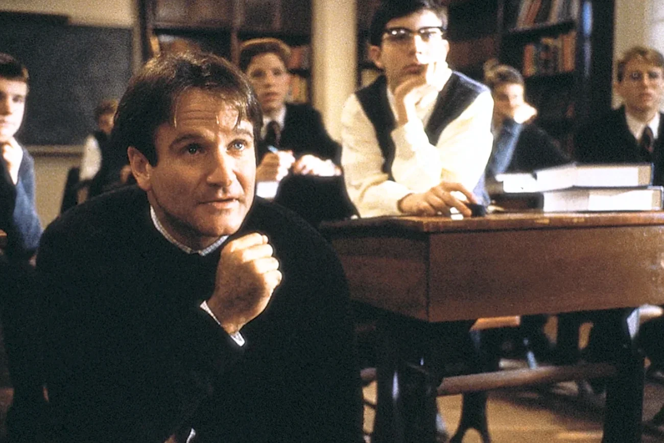 Robin Williams w filmie "Stowarzyszenie Umarłych Poetów"