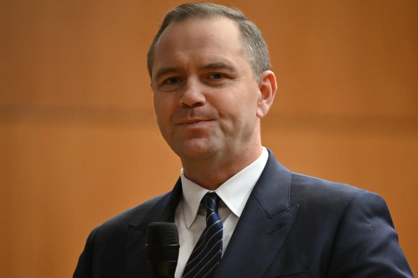 Nawrocki miał wydać krocie na podróże. Prof. Dudek komentuje
