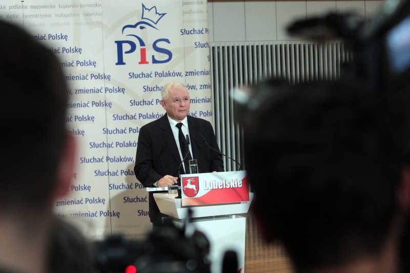 Jarosław Kaczyński ocenia, że prawdziwa afera to Amber Gold, a nie wyjazd posłów PiS do Madrytu.