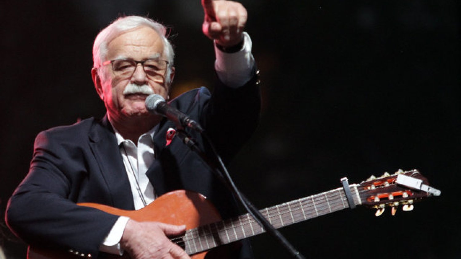 Kto chciałby wygrać bilet na koncert Jana Pietrzaka?