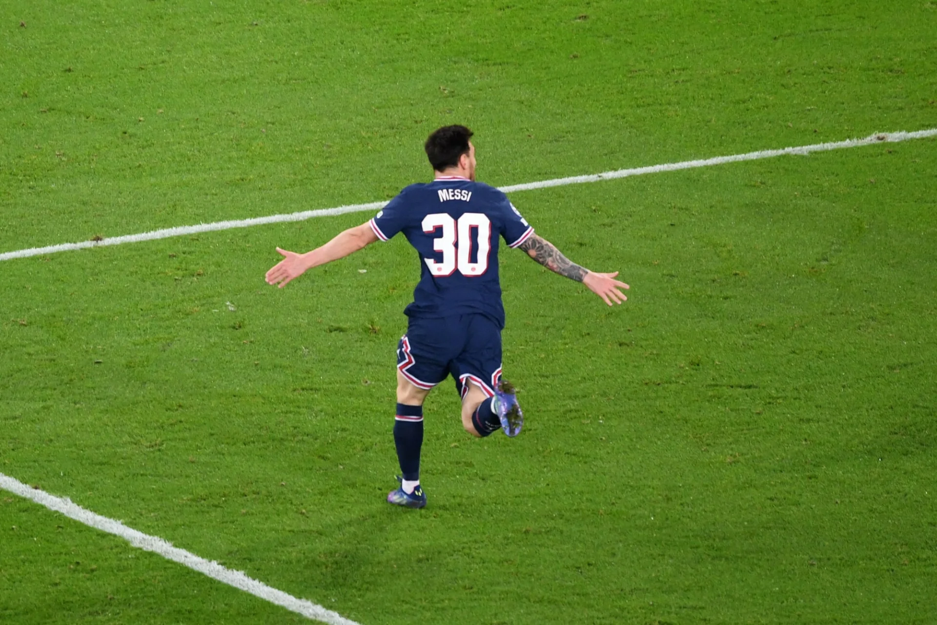 Lionel Messi strzelił swoją pierwszą bramkę dla PSG, jego zespół pewnie ograł Manchester City