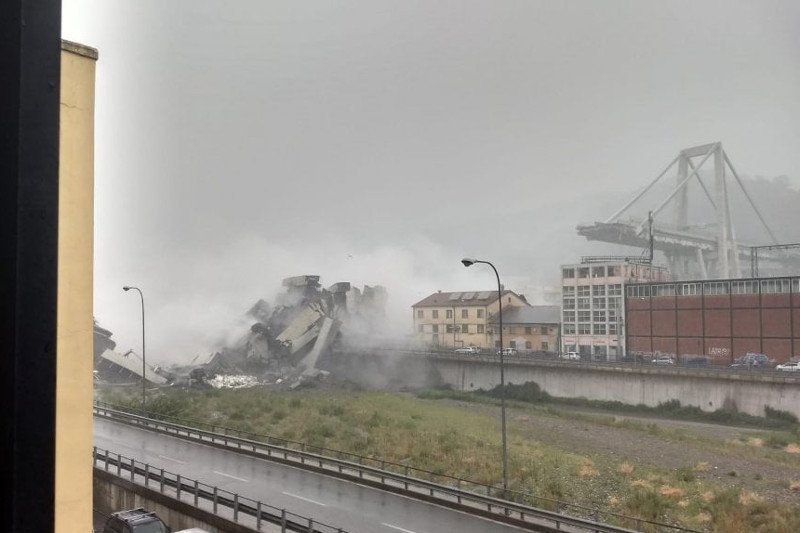 Kolejne doniesienia w sprawie zawalonego wiaduktu w Genui wyłaniają niedbalstwo i lekceważenie ostrzeżeń.