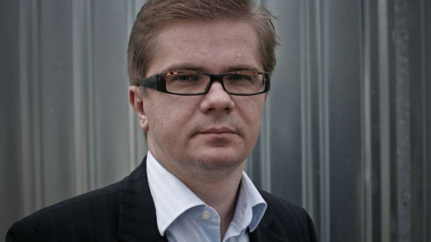 Po lewej - Sylwester Latkowski broni swojego laptopa. Jak ABW weszło do redakcji "Wprost", godzina po godzinie