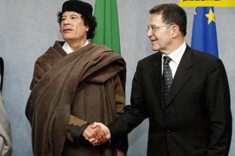Romano Prodi goszczący Muammara Kaddafiego w 2004 roku.