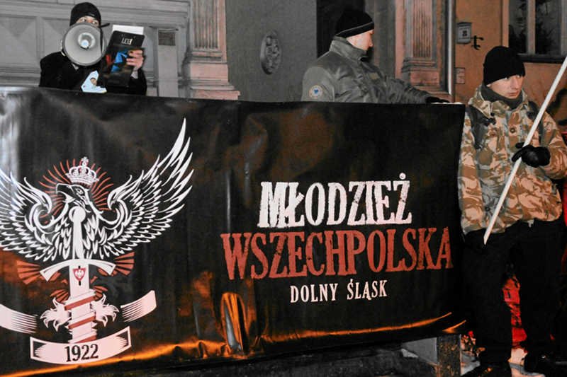 Pikieta Młodzieży Wszechpolskiej w rocznicę wprowadzenia stanu wojennego.