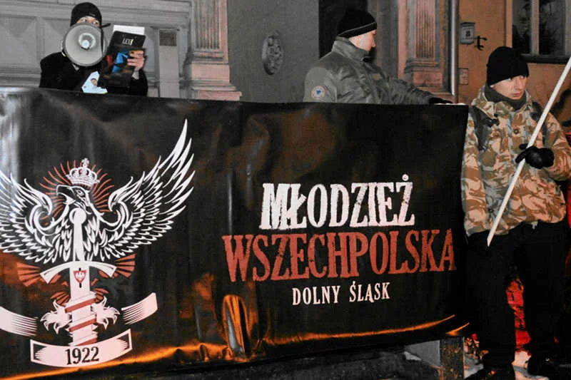 Pikieta Młodzieży Wszechpolskiej w rocznicę wprowadzenia stanu wojennego.