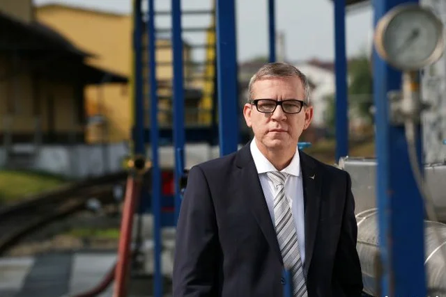 Dominik Tomczak, jednym kontraktem z Biedronką zyskuje 60 mln złotych.