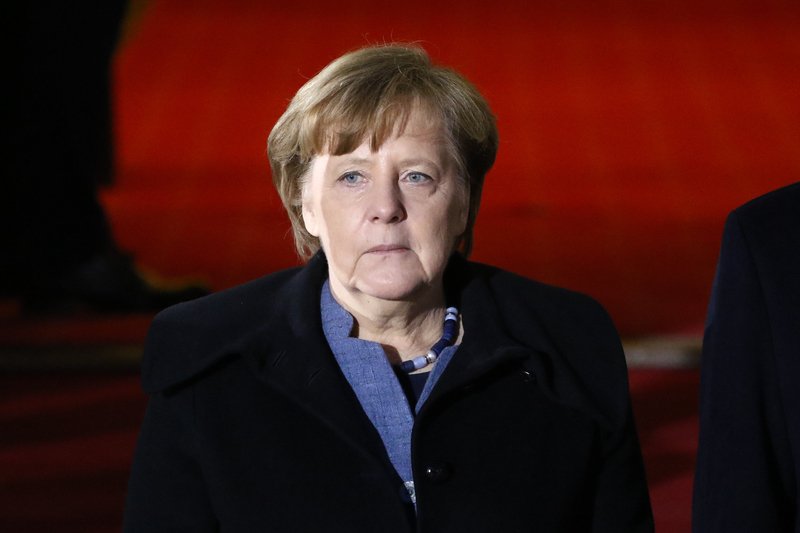 Wcześniej Merkel tłumaczyła się tym, że drgawki spowodowane były odwodnieniem organizmu.