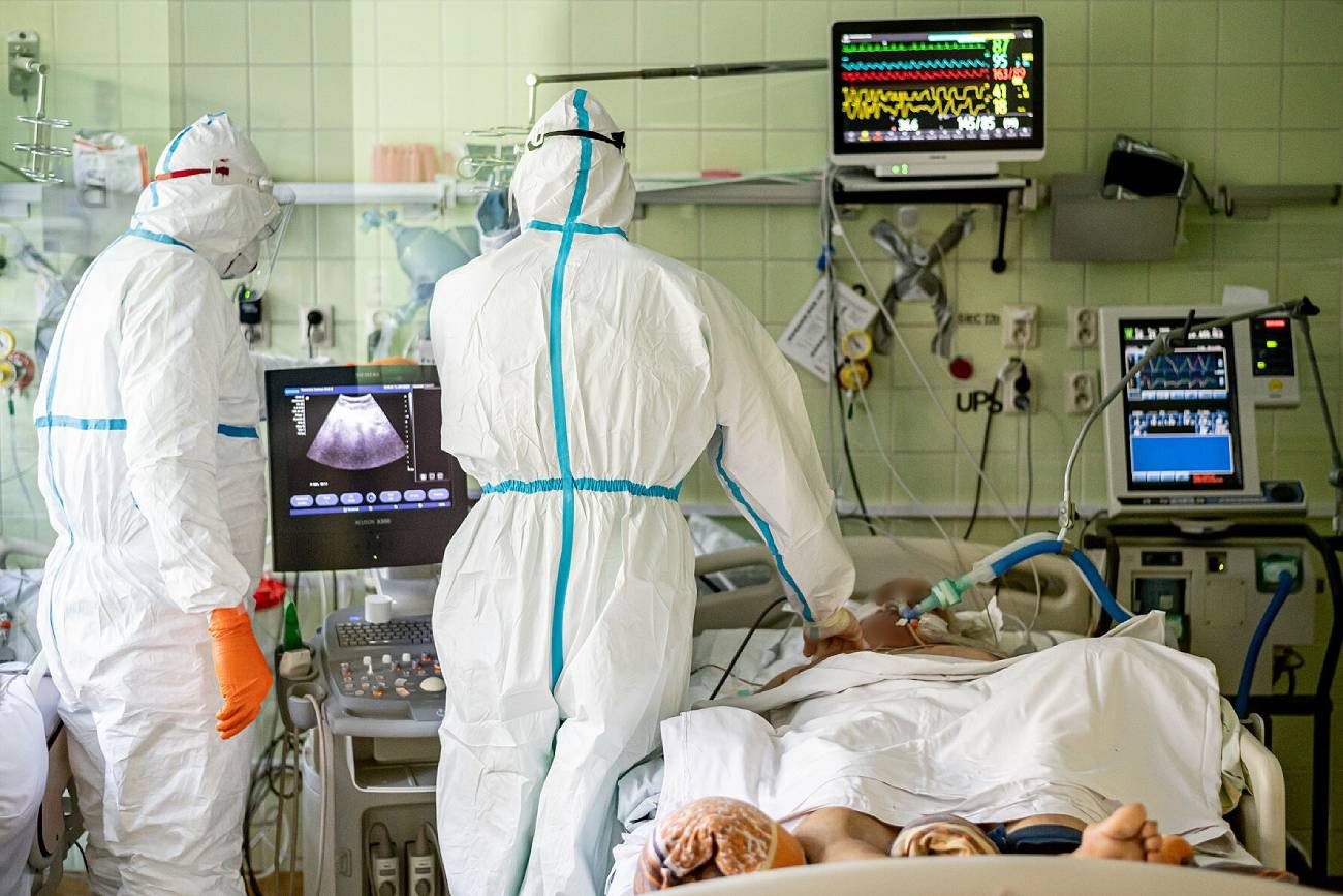 Czy w Polsce pojawiła się nowa mutacja koronawirusa? Wirusolog z IChB PAN mówi o wariancie "podkarpackim".