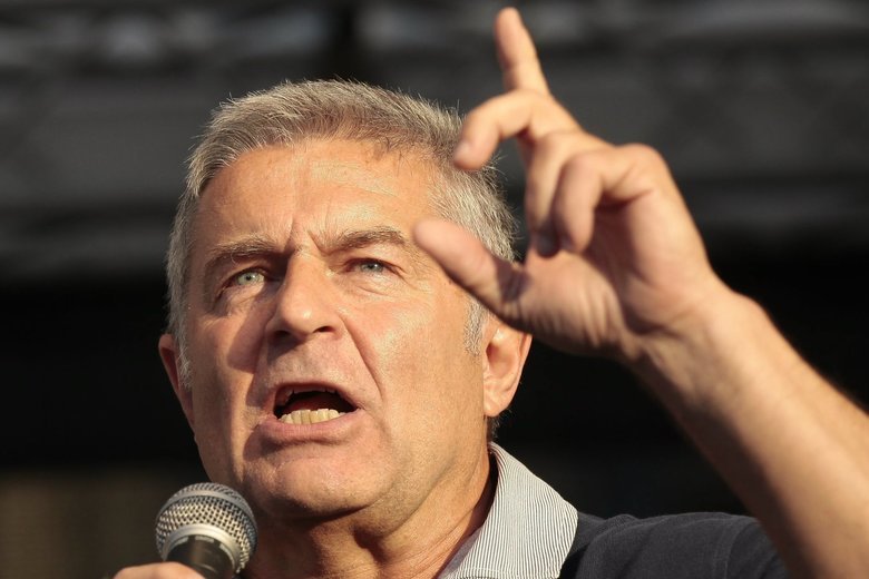 Były opozycjonista Władysław Frasyniuk wzywa do oporu przeciwko zmianom w sądach.