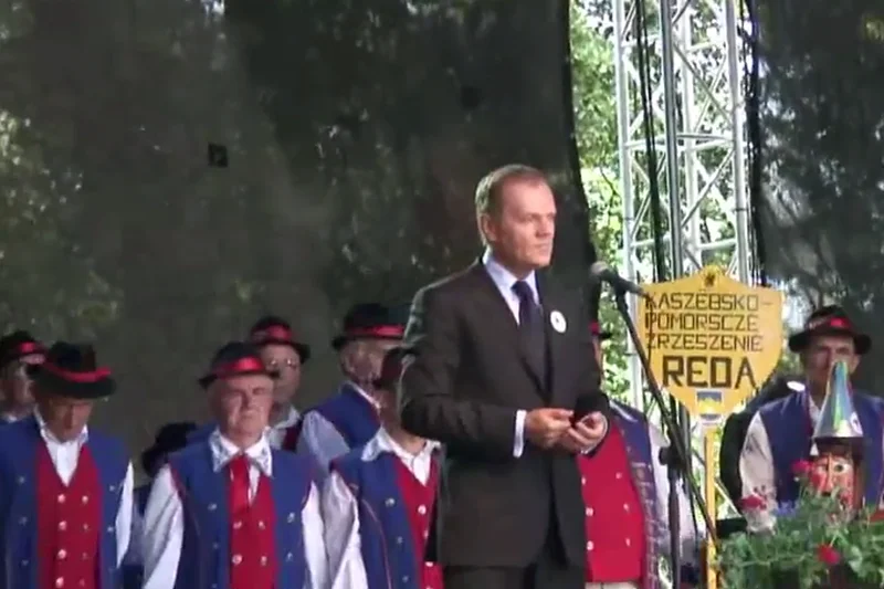 Donald Tusk na zjeździe Kaszubów w Bytowie, 2010 r.