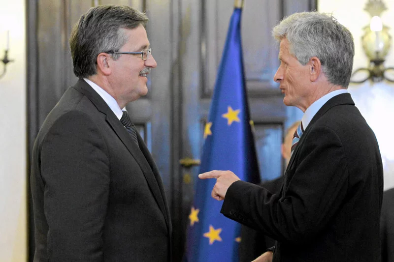 Bronisław Komorowski i prof. Roman Kuźniar; zdjęcie z 2010. r.