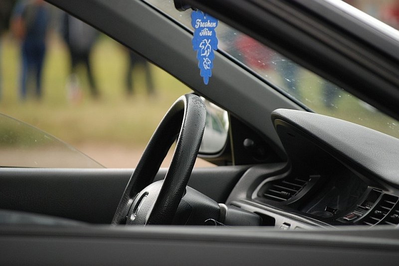 Zdarza się, że właścicielem samochodu jest... osoba bez prawa jazdy. Jak w takim przypadku wygląda kwestia polisy OC?