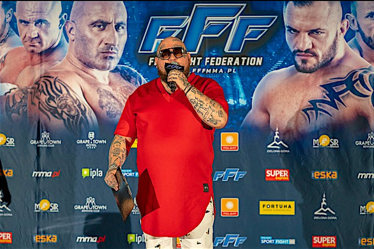 Ernest "Red" Ivanda tym razem nie rapuje do mikrofonu