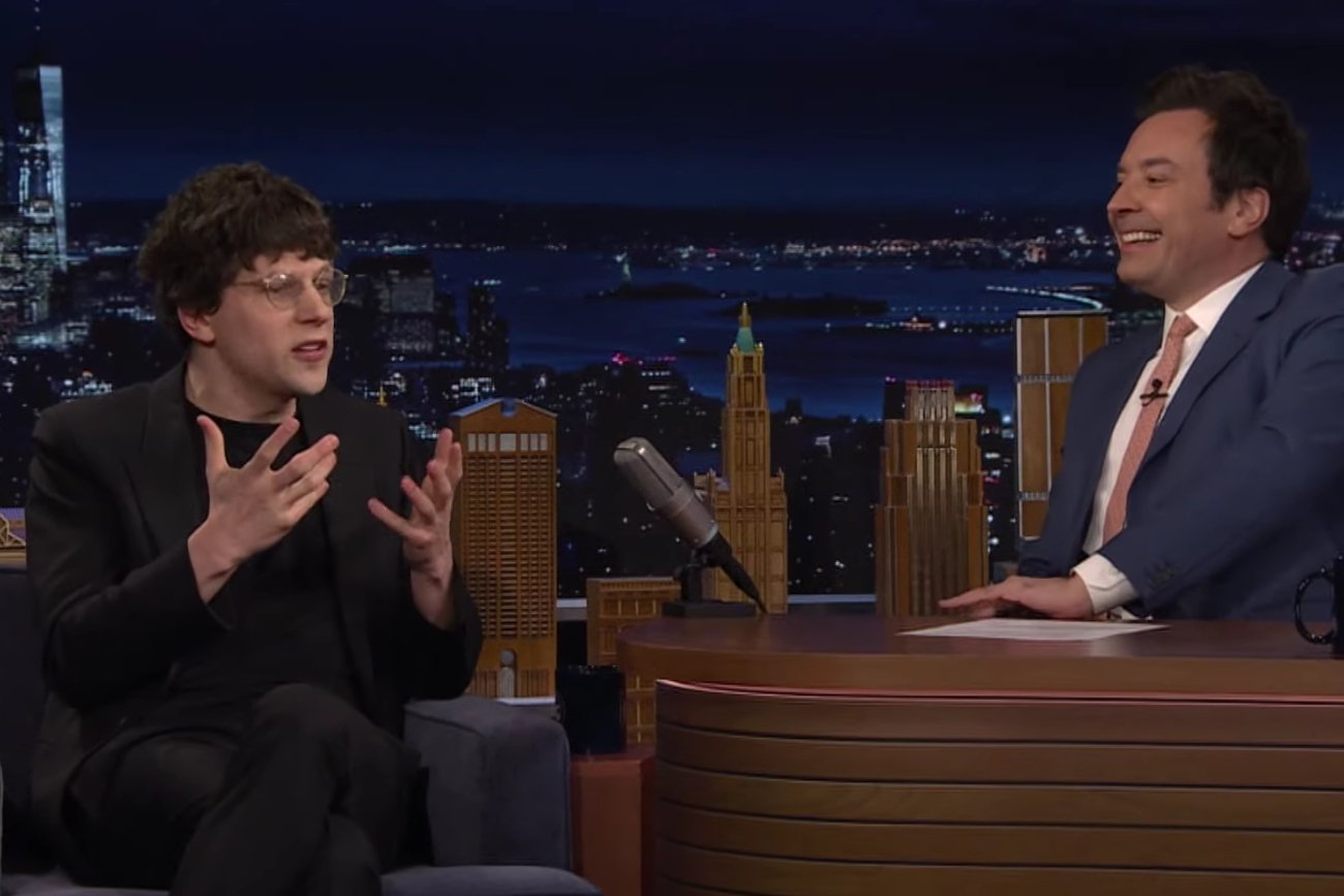 Jesse Eisenberg opowiedział w programie Jimmy’ego Fallona o polskim obywatelstwie.