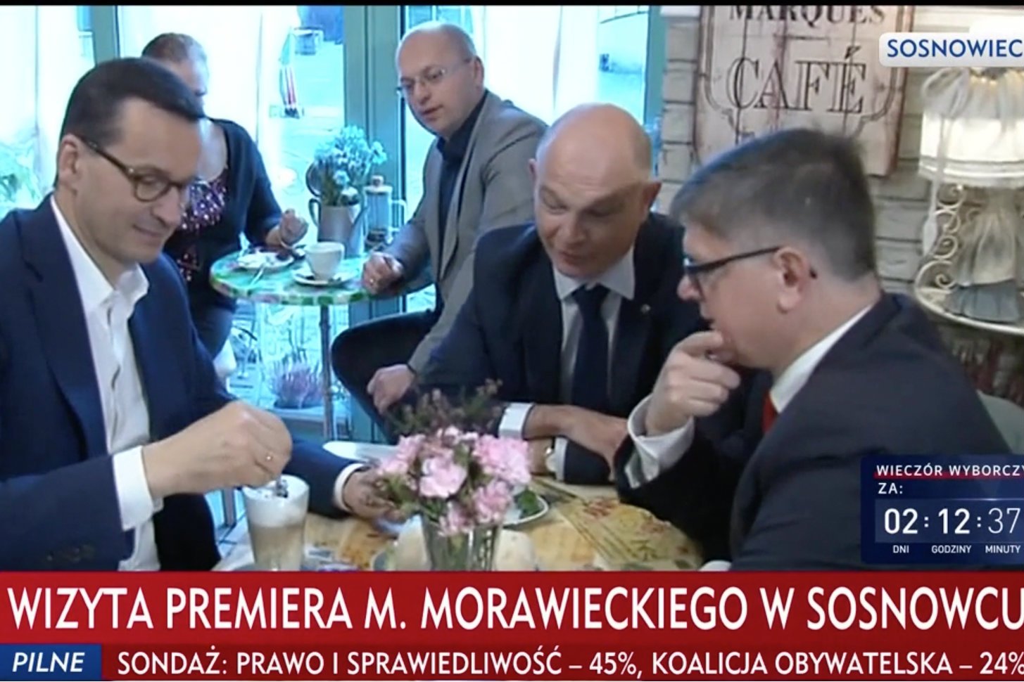Mateusz Morawiecki wypił w Sosnowcu kawę z polskim mlekiem - donosi TVP Info.