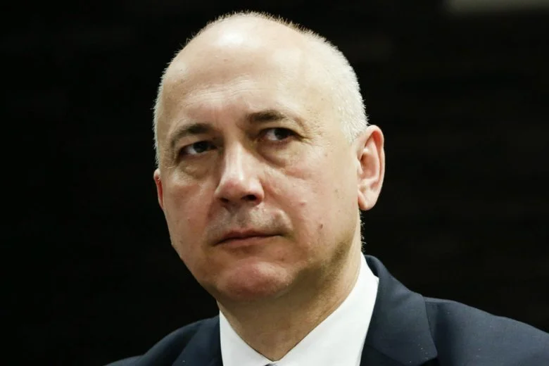 Pobity mężczyzna roznosił ulotki Joachima Brudzińskiego. Minister startuje w wyborach do Parlamentu Europejskiego
