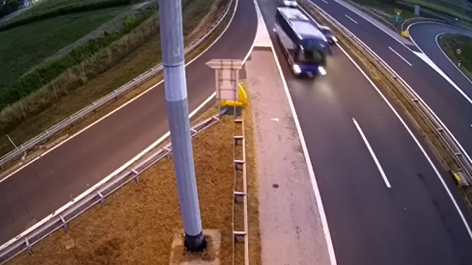 Jest nagranie z monitoringu na autostradzie na 7 min przed katastrofalnym wypadkiem