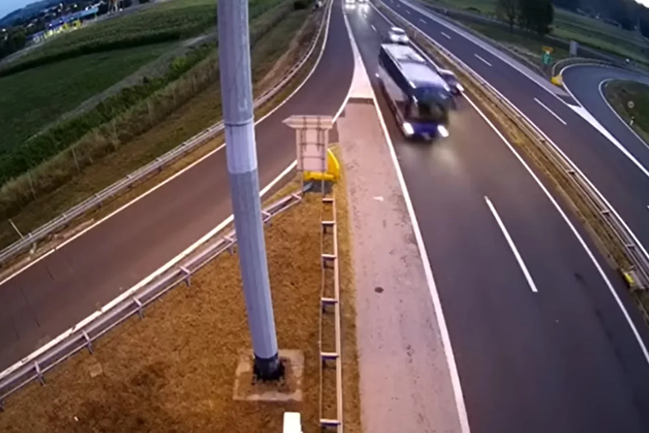 Jest nagranie z monitoringu na autostradzie na 7 min przed katastrofalnym wypadkiem