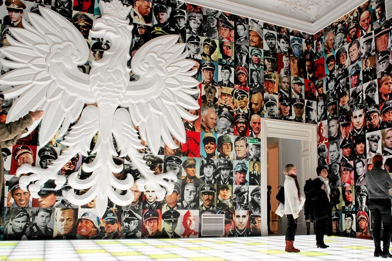 Wystawa Piotra Uklańskiego w Warszawie. Artysta, choć znany i ceniony na Zachodzie, w Polsce nie cieszy się szeroką popularnością.