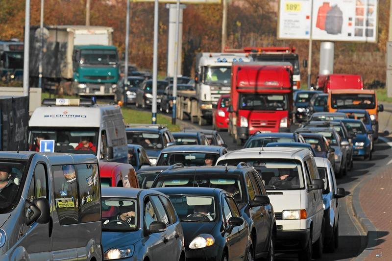 Czy to dobry pomysł, aby na majówkę wybrać się samochodem?