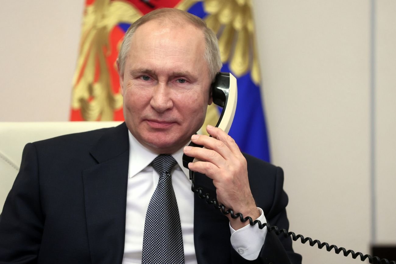 Władimir Putin rozmawiał w Emmanuelem Macronem.