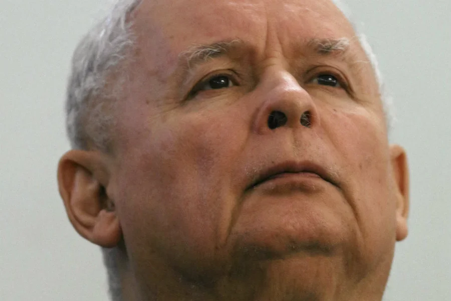 Jarosław Kaczyński w wywiadzie dla "Sieci" zauważył, że w Hiszpanii ludzie, którzy wzywają do obalenia demokratycznie wybranego rządu, siedzą w więzieniach.