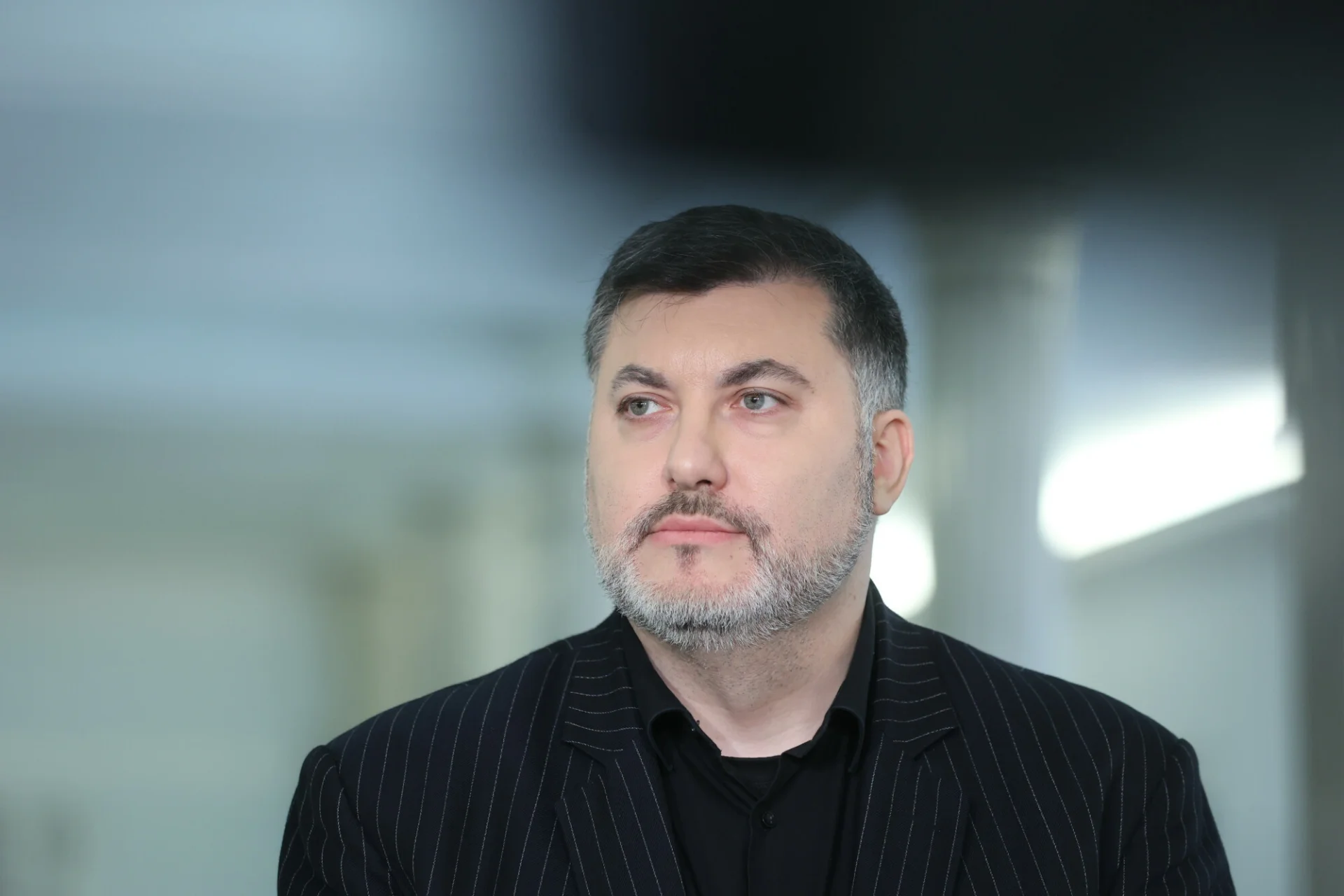 Poseł Artur Dziambor z partii Wolnościowcy mówi nam o dawnych kolegach z Konfederacji i planach na wybory 2023. Poseł Artur Dziambor z partii Wolnościowcy.
