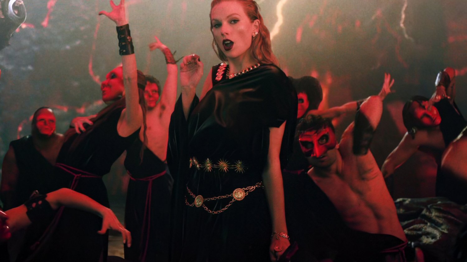 Jakie smaczki (ang. easter eggs) Taylor Swift umieściła w teledysku "Karma"?