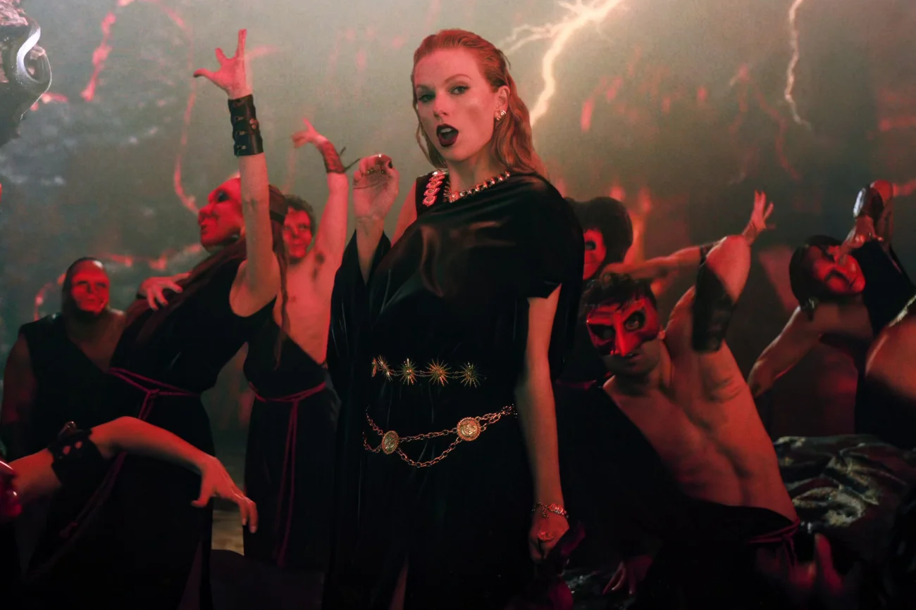 Jakie smaczki (ang. easter eggs) Taylor Swift umieściła w teledysku "Karma"?