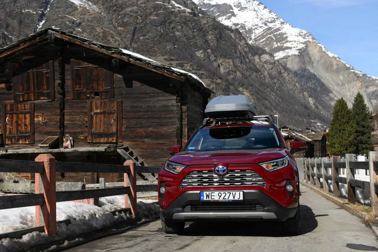 Tak prezentuje się nowa Toyota RAV4.