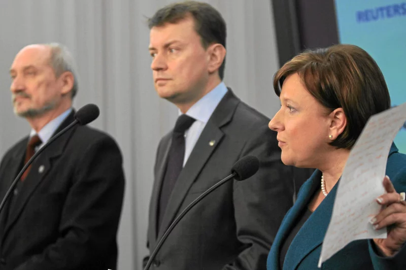 Macierewicz, Błaszczak, Kempa po 10 tys. zł. Premier przyznała ministrom nagrody "za zaangażowanie i wkład pracy"